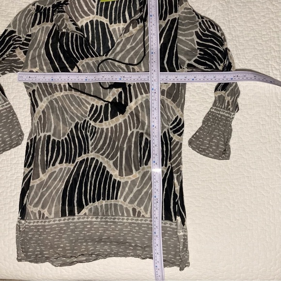 Rock Flower Paper Patterned Tunic | Size M | Resortwear | Breezy - Picture 2 of 10